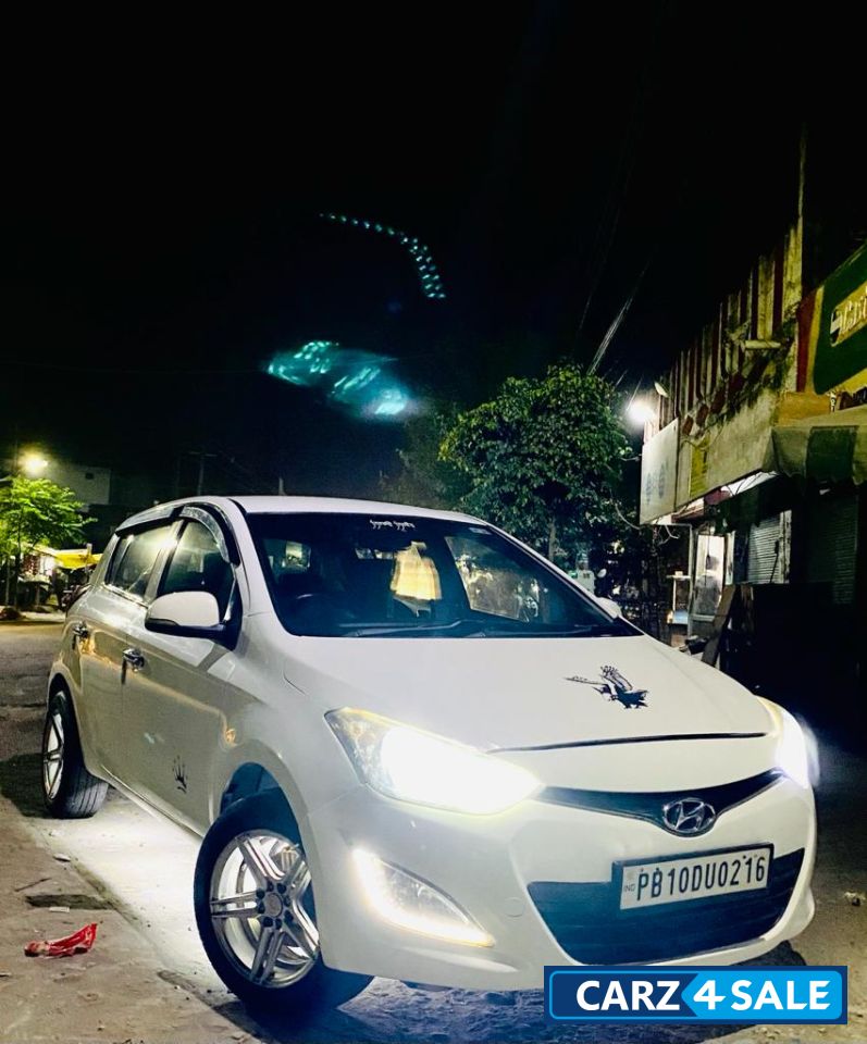C White Hyundai i20 DSL 1.4 Sportz