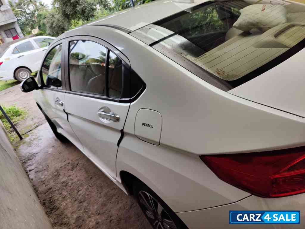 White Honda City 4th generation ivtech petrol