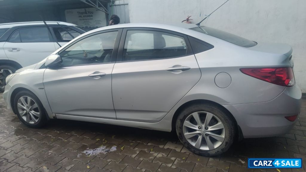 Hyundai Fluidic Verna 4S CRDI SX1.6