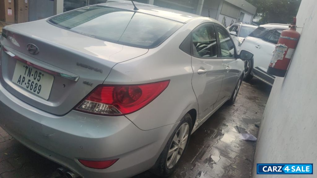 Hyundai Fluidic Verna 4S CRDI SX1.6