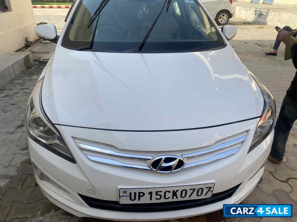 White Hyundai Verna 1.6 crdi s