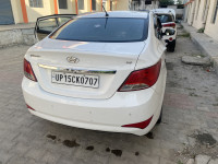 White Hyundai Verna 1.6 crdi s