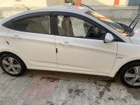 White Hyundai Verna 1.6 crdi s