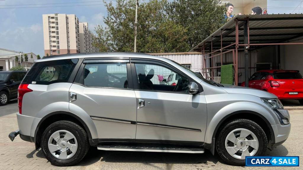 Moondust Silver Mahindra XUV 500 W6