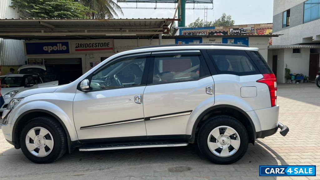 Moondust Silver Mahindra XUV 500 W6