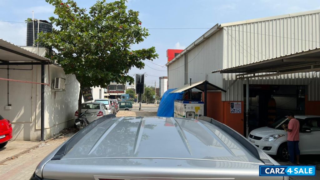 Moondust Silver Mahindra XUV 500 W6