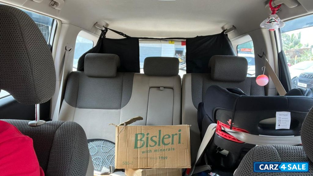 Moondust Silver Mahindra XUV 500 W6