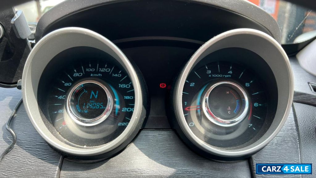 Moondust Silver Mahindra XUV 500 W6