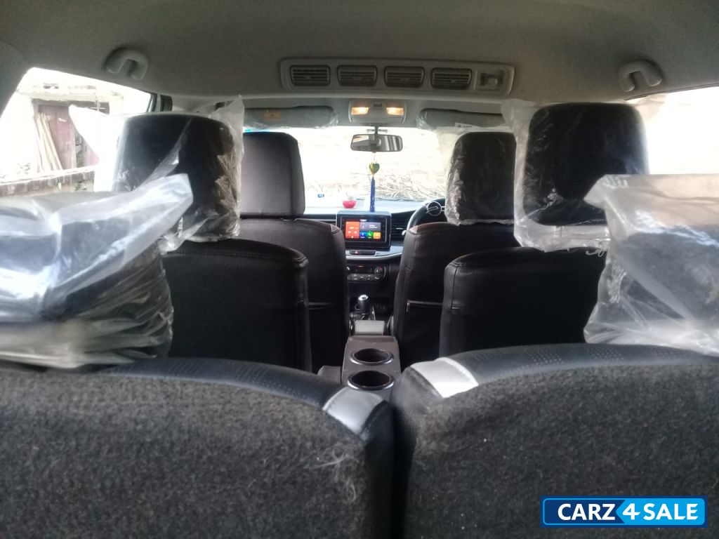 Maruti Suzuki XL6 zeta /mt -petrol