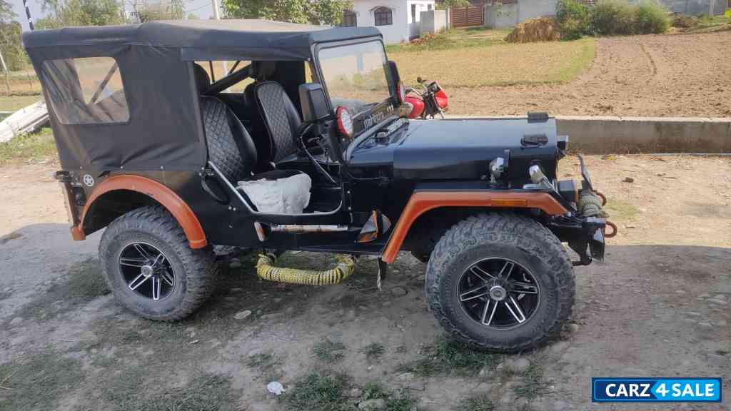 Black Mahindra Jeep 2019