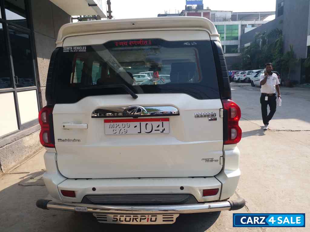 Mahindra Scorpio S11