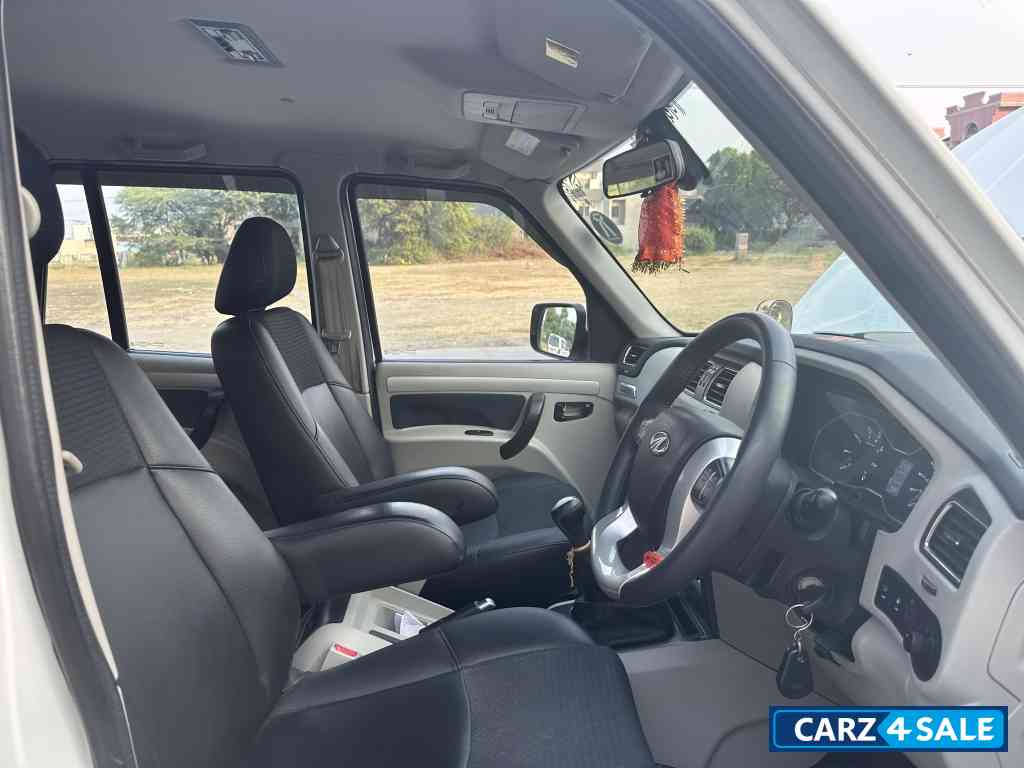 Mahindra Scorpio S11