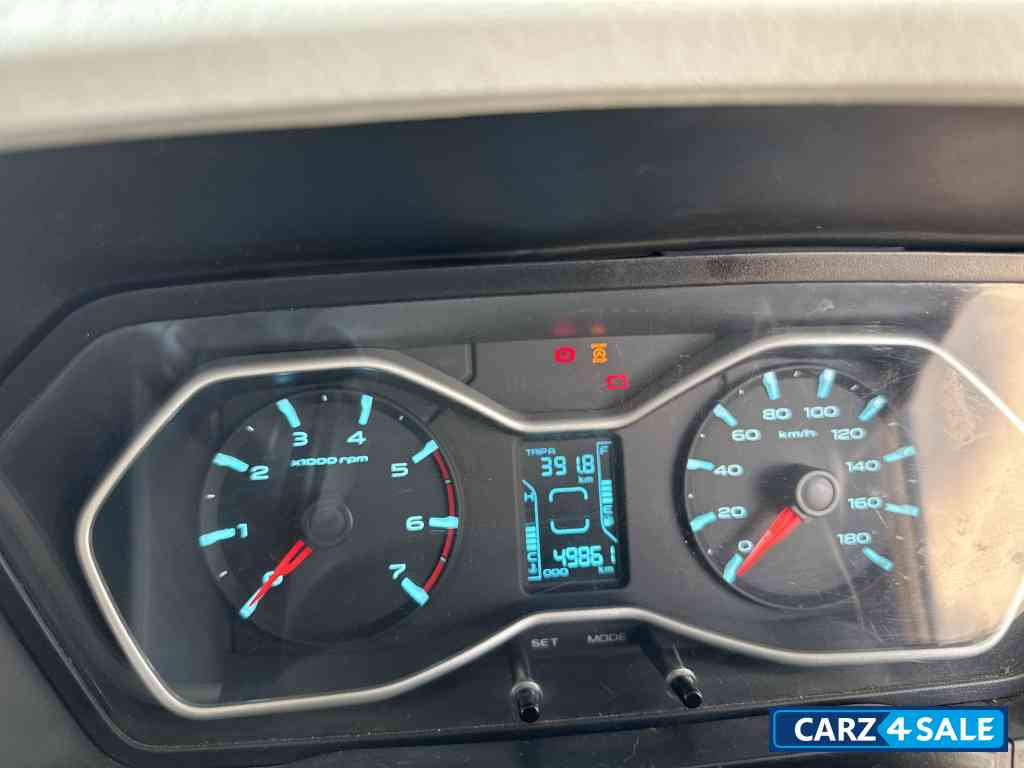 Mahindra Scorpio S11