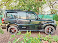 Black Mahindra Scorpio S7