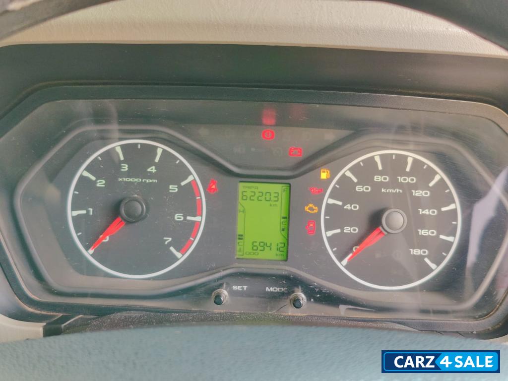 Black Mahindra Scorpio S7