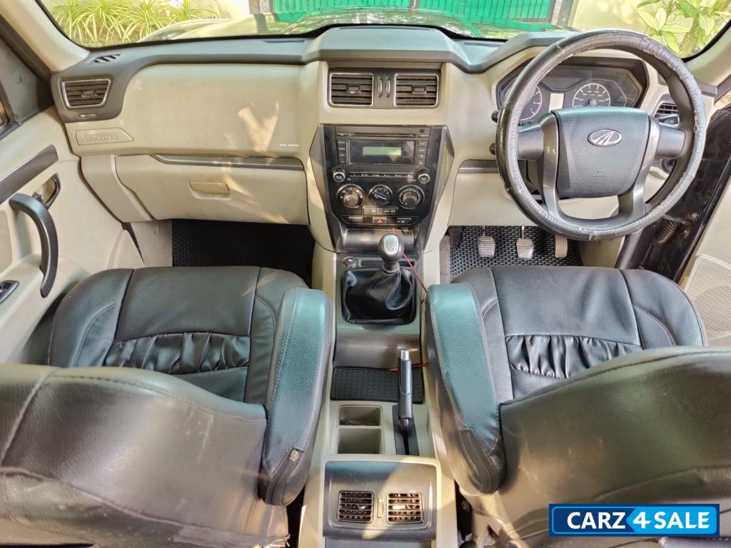 Black Mahindra Scorpio S7