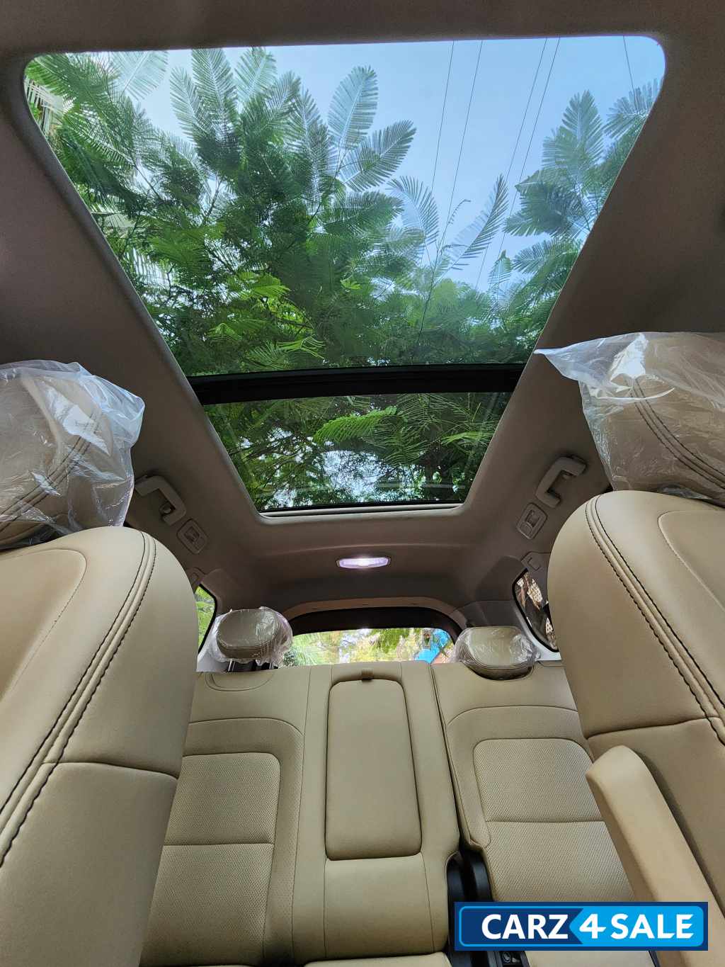 White Tata Safari XZ Plus Adventure