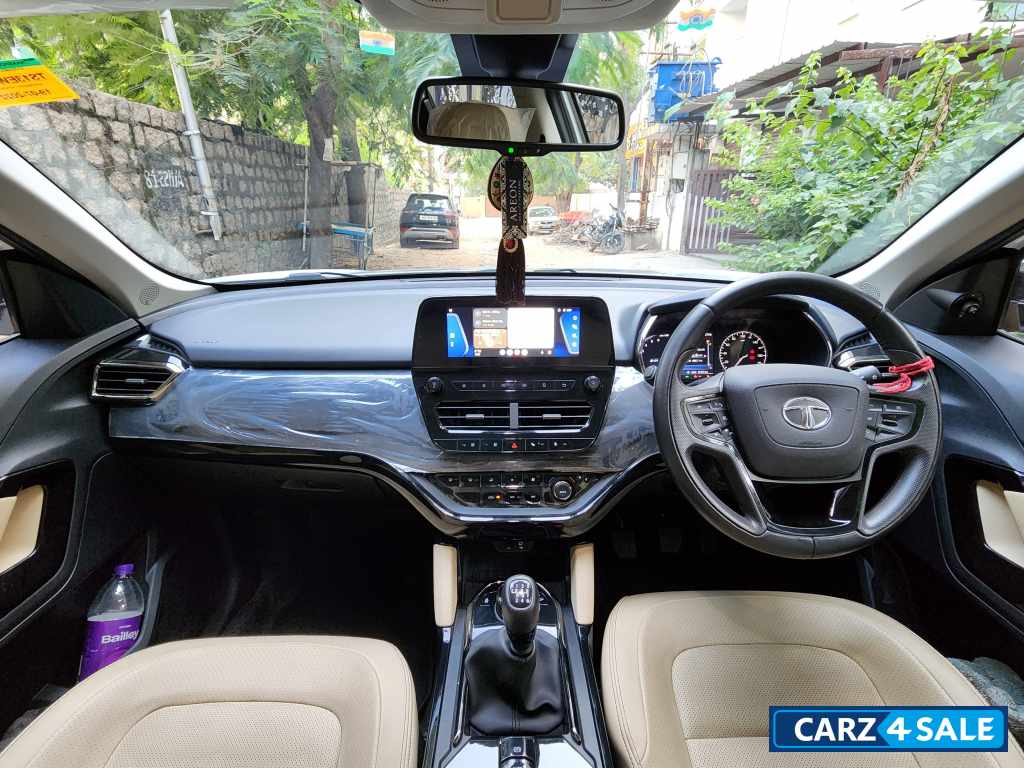 White Tata Safari XZ Plus Adventure