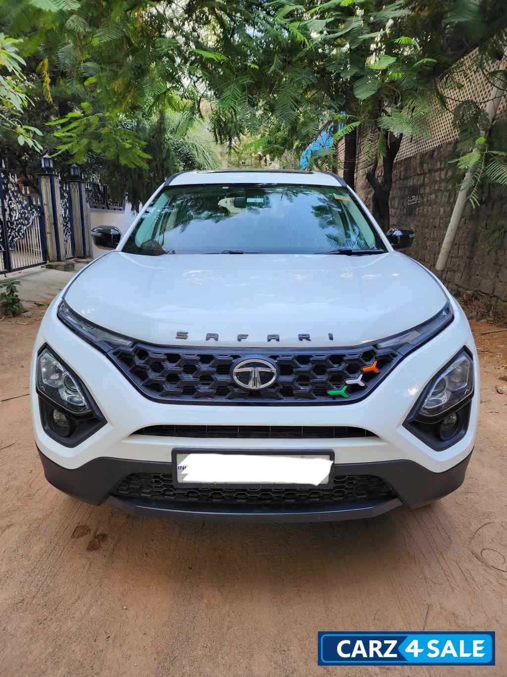 White Tata Safari XZ Plus Adventure