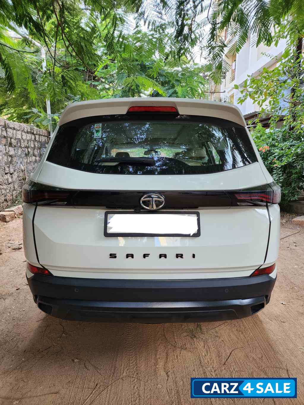 White Tata Safari XZ Plus Adventure