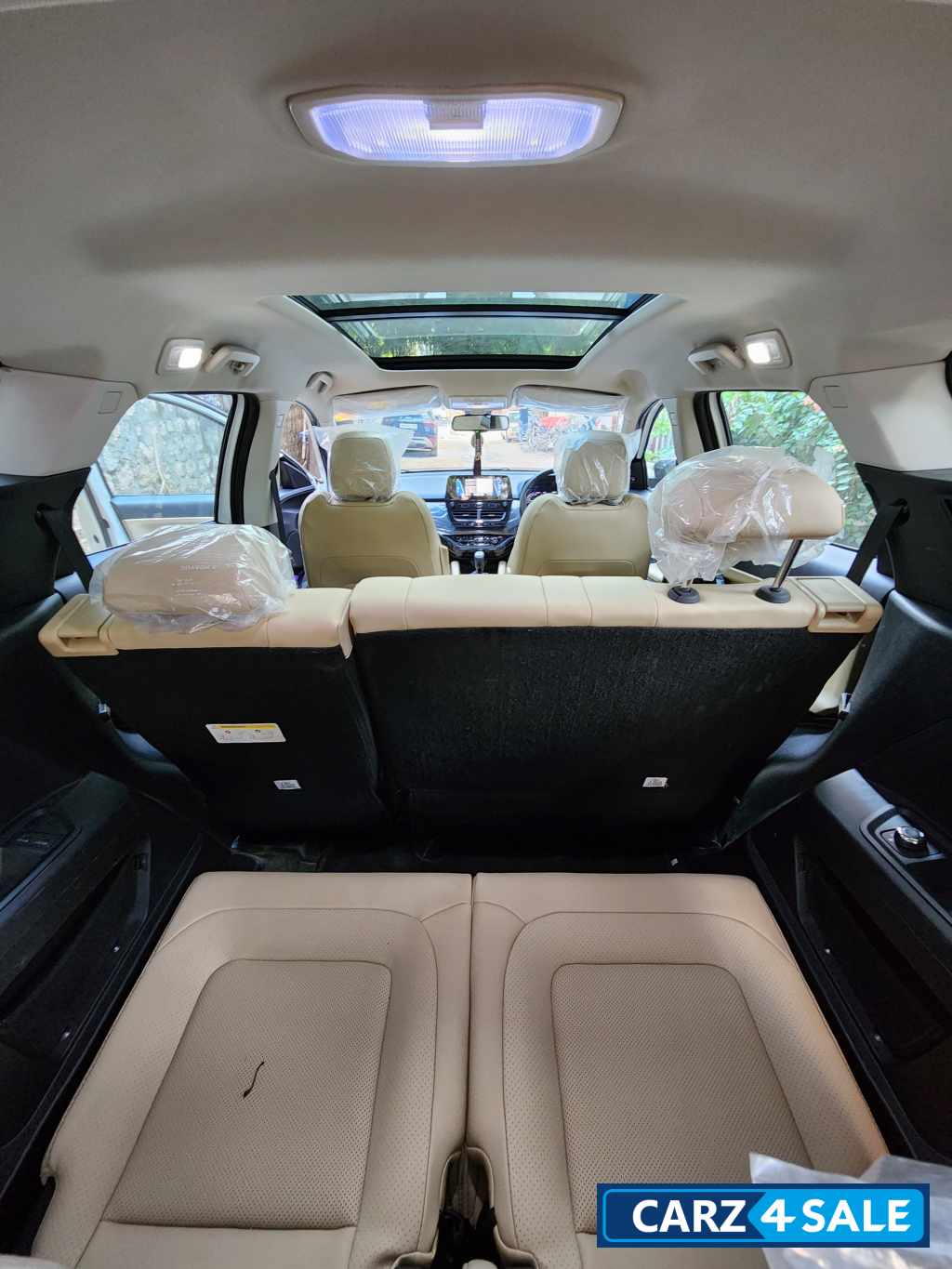 White Tata Safari XZ Plus Adventure