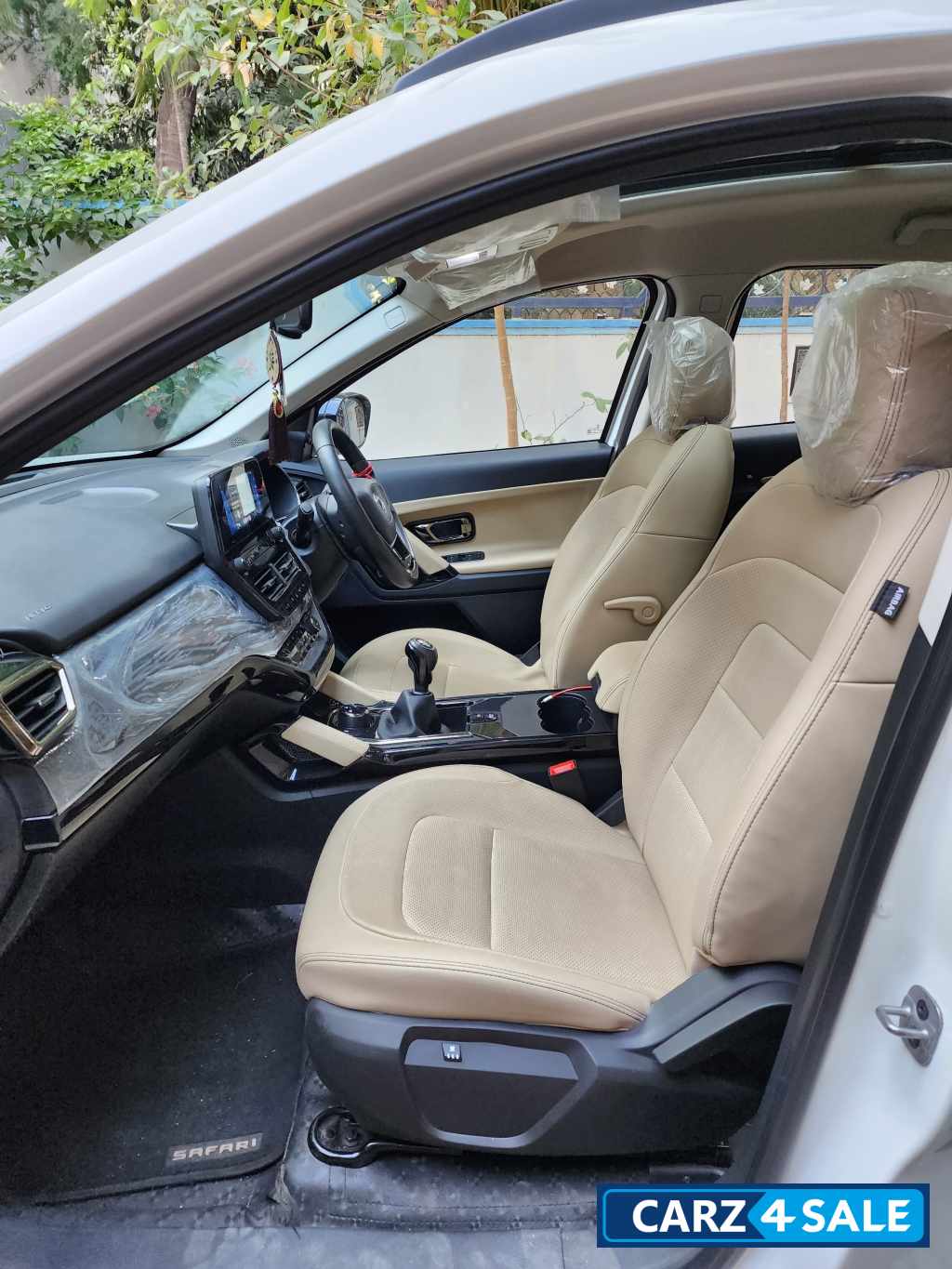 White Tata Safari XZ Plus Adventure