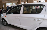 White Hyundai i20
