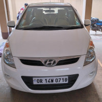 White Hyundai i20