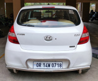 White Hyundai i20
