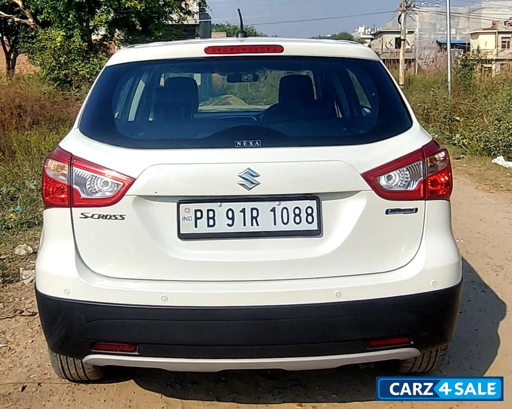 Pearl White Maruti Suzuki S-Cross Sigma
