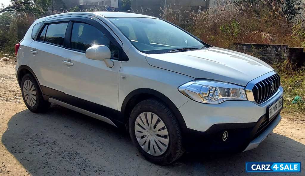 Pearl White Maruti Suzuki S-Cross Sigma