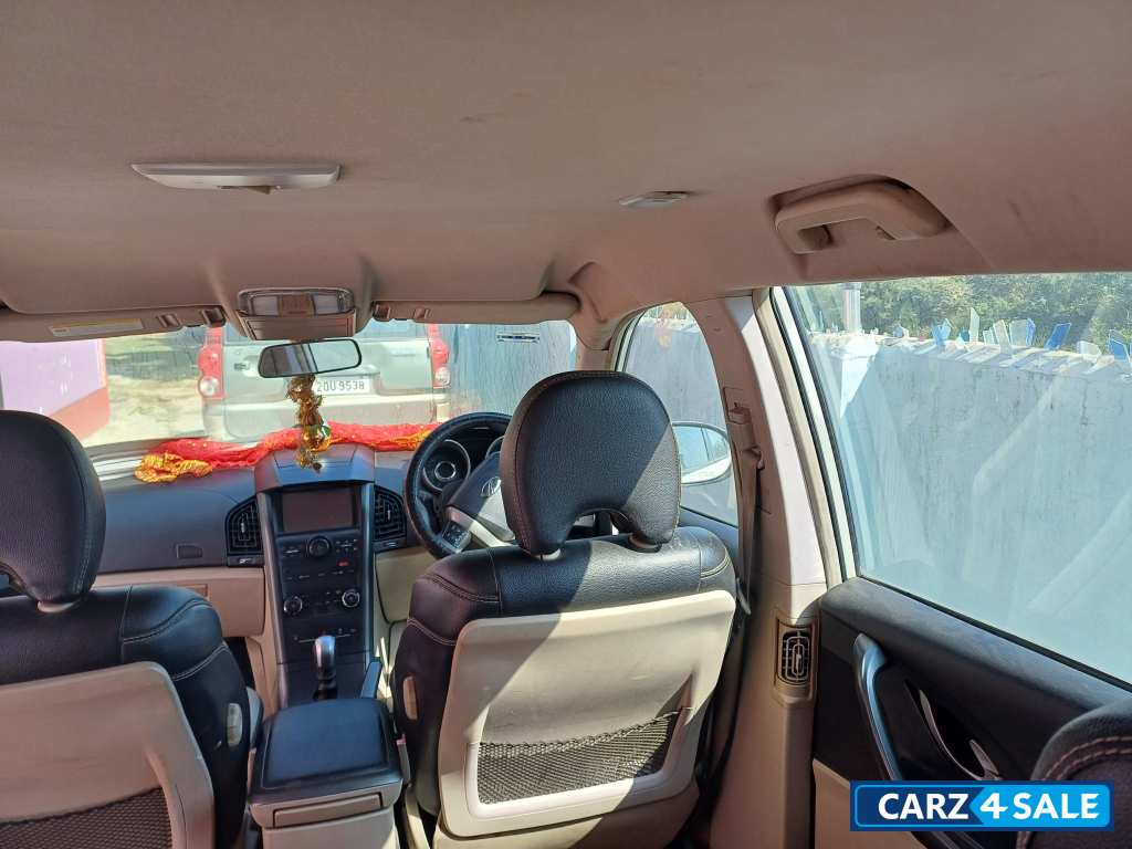 White Mahindra XUV 500 W6