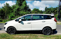 Mahindra Marazzo M6 plus 8 seater