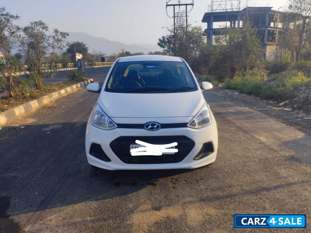 White Hyundai i10 Grand i10 era 1.1crdi