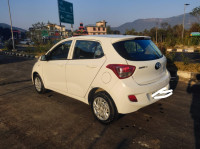 White Hyundai i10 Grand i10 era 1.1crdi