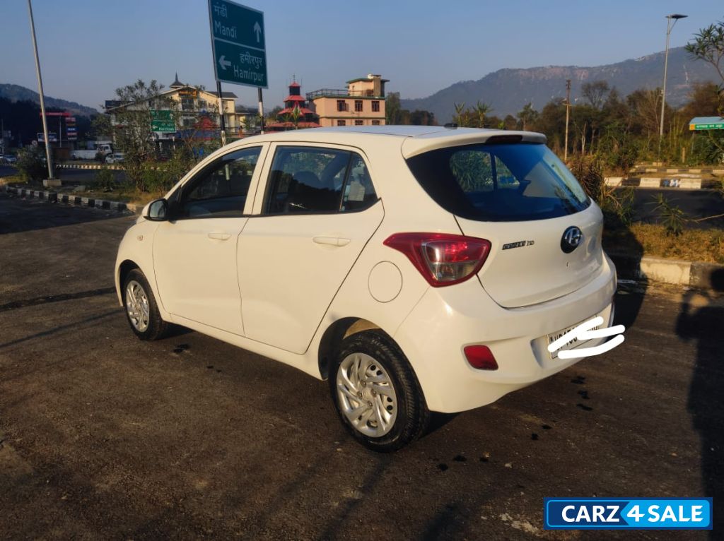 White Hyundai i10 Grand i10 era 1.1crdi
