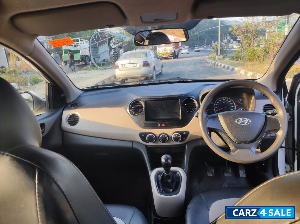 White Hyundai i10 Grand i10 era 1.1crdi