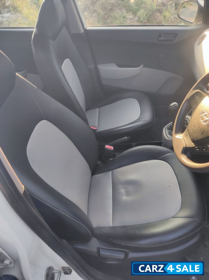 White Hyundai i10 Grand i10 era 1.1crdi