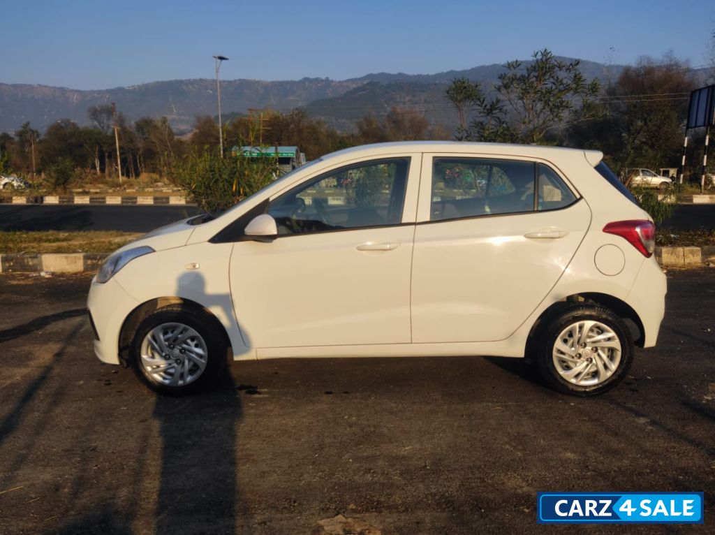 White Hyundai i10 Grand i10 era 1.1crdi