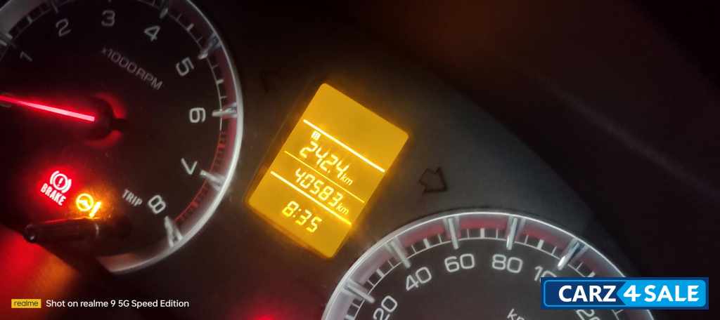 Pearl Arctic White Maruti Suzuki Swift Vxi