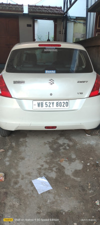 Pearl Arctic White Maruti Suzuki Swift Vxi