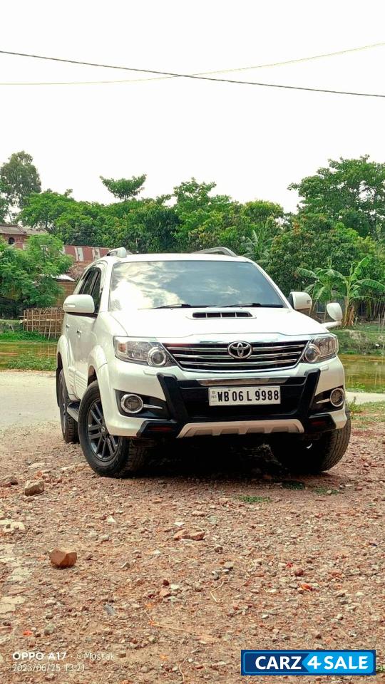 White Toyota Fortuner 4*2 Automatic