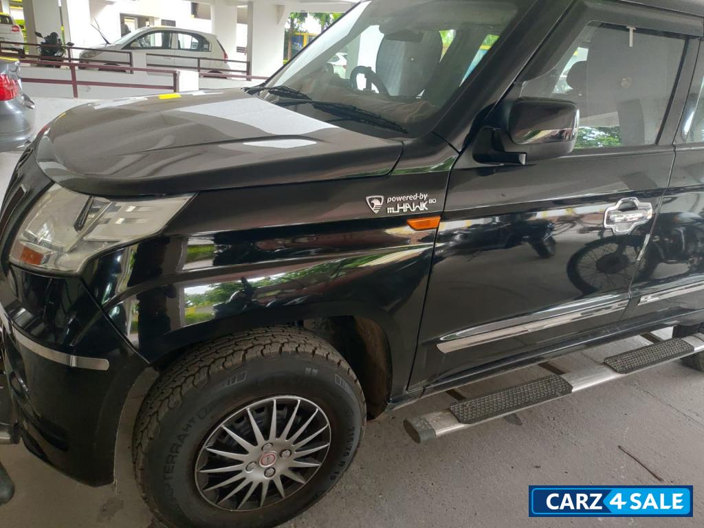 Mahindra TUV300 T4 plus