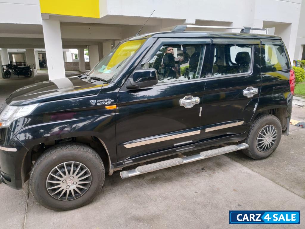 Mahindra TUV300 T4 plus