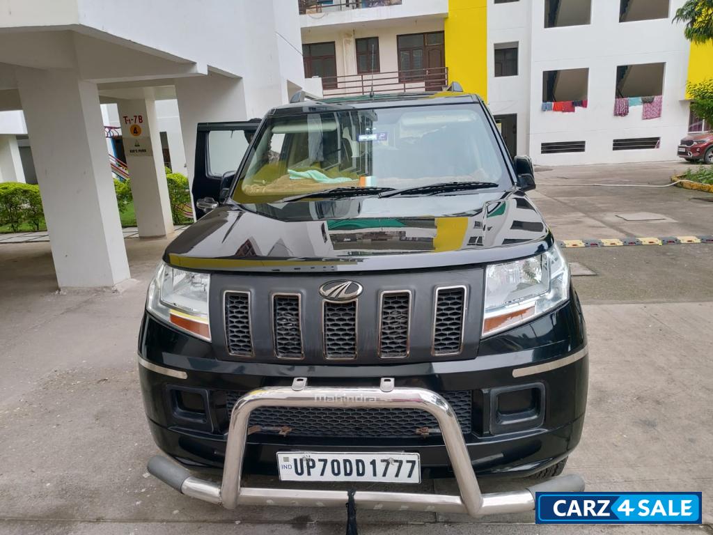 Mahindra TUV300 T4 plus