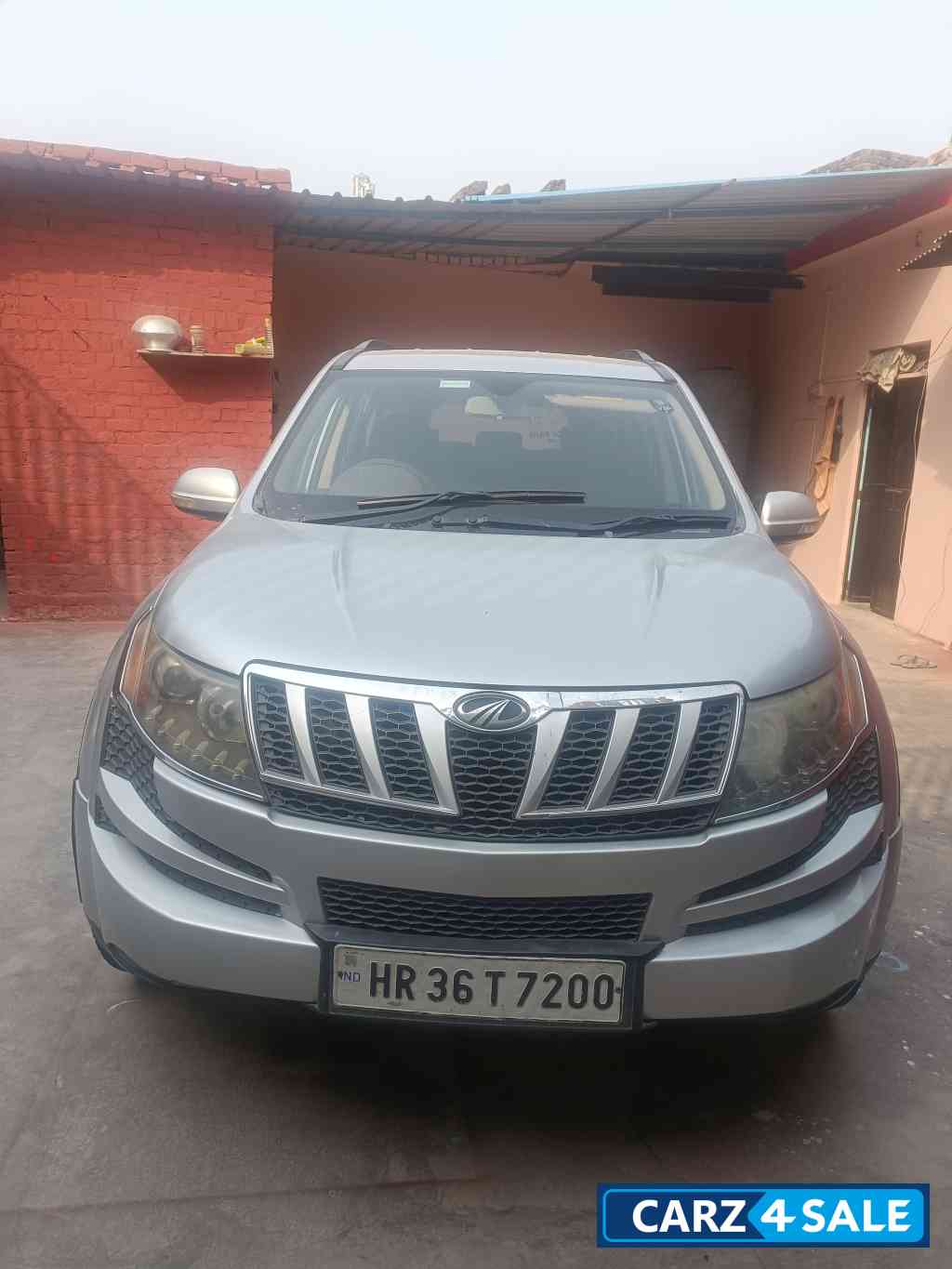 Mahindra XUV 500 W6