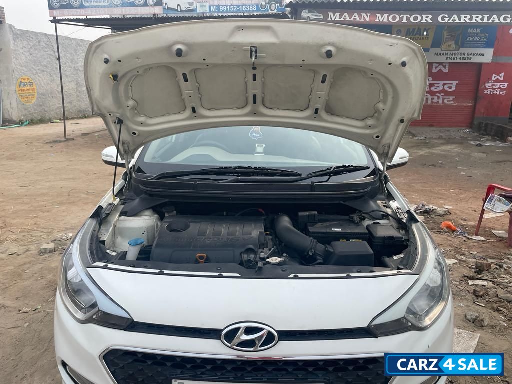 White Hyundai Elite i20 i 20 SE CRDI