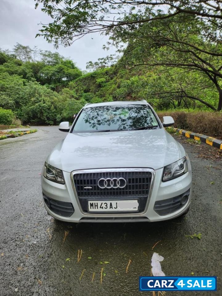 Silver Audi Q5 TDI 3.0