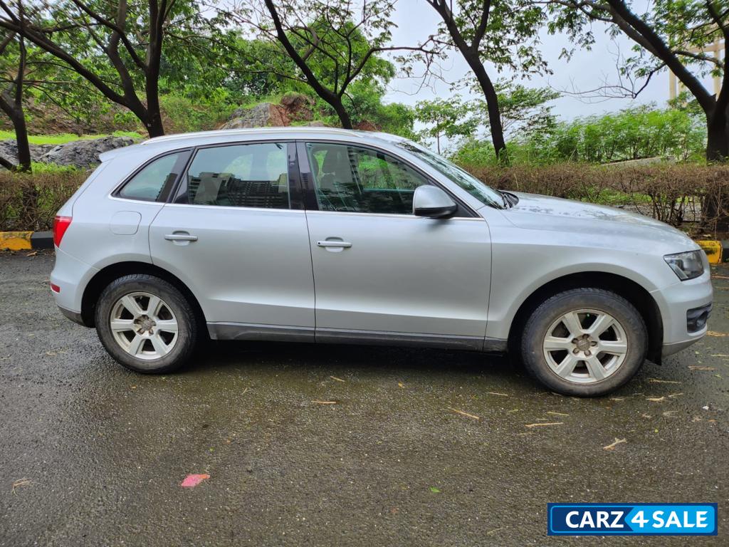 Silver Audi Q5 TDI 3.0