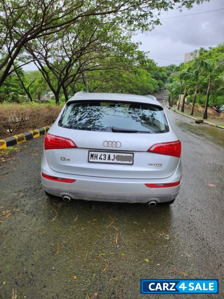 Silver Audi Q5 TDI 3.0